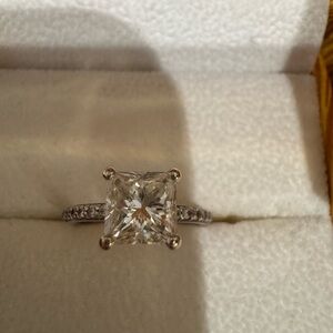 Stunning white gold princess cut natural diamond engagement ring